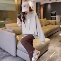 [2.5折价104元]唐狮春季卫衣女新款韩版宽松简约连帽前胸哥特字母上衣ins