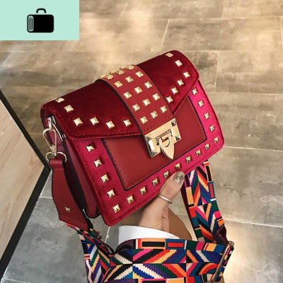 ins超火小包包女2020秋季新款潮单肩包韩版铆钉百搭斜挎包小方包NEW LAKE女士单肩包