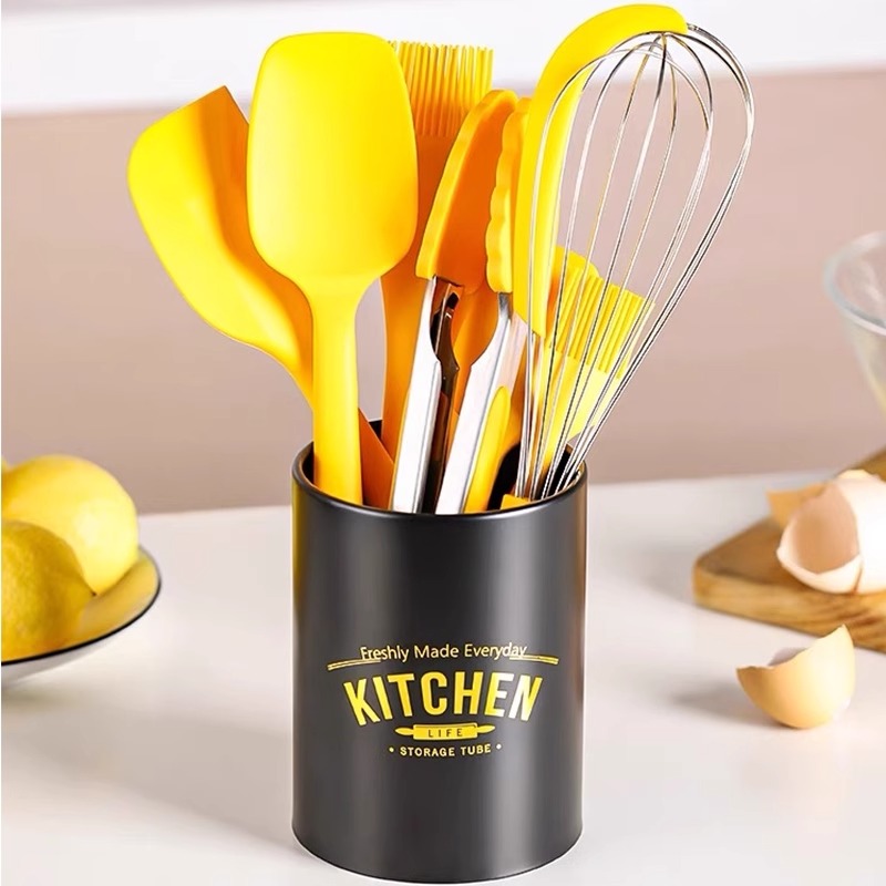 食品级硅胶刮刀锅铲煎铲勺烘焙工具耐高温厨房用油刷打蛋器烤肉夹