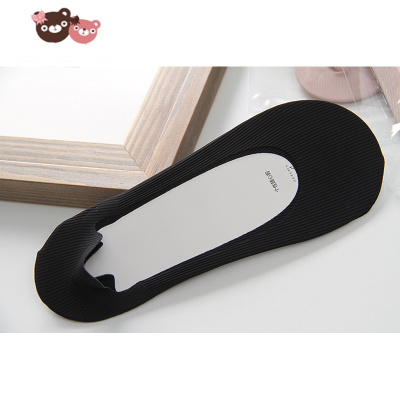 绿彩虹光夏季好穿女式浅口隐形硅胶防滑不掉跟短袜船袜