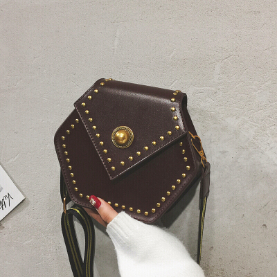 撞色宽肩带包包女春季新款潮复古铆钉单肩包时尚百搭斜跨小包-定制酒红色酒红色
