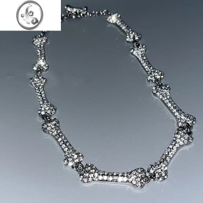 JiMi辣到不行!西太后辣妹闪钻骨头造型项链拼接满钻质感重工锁骨链