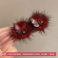 彩色毛球蝴蝶耳钉新款2023独特耳环小众设计感秋冬高级耳饰女送女朋友老婆情人节七夕生日礼物