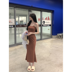 吊带连衣裙女夏季无袖收腰纯欲性感紧身显瘦高级感包臀辣妹紧身裙