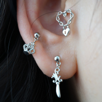 韩国直送耳钉甜美银色爱心小灯笼创意设计耳骨钉钛钢杆螺丝拧堵送女朋友老婆情人节七夕生日礼物