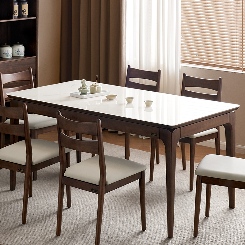 全友家居新中式餐厅客厅实木框架钢化玻璃台面餐桌软包坐面餐椅家具