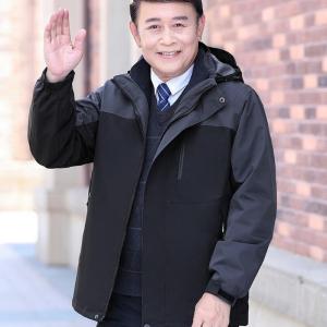 爸爸外套春秋季新款夹克可拆卸中老年人冲锋衣男三合一爷爷上衣服