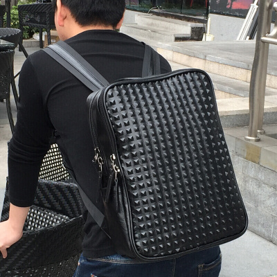 CCMVP品牌自营质量保证-CCMVP休闲品牌男士双肩皮质背男时尚潮流休闲铆钉英伦学院风学生书街头黑色
