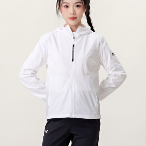 安德玛(Under Armour)外套女子新款梭织轻薄防风衣连帽休闲运动夹克22500410-100 ZP