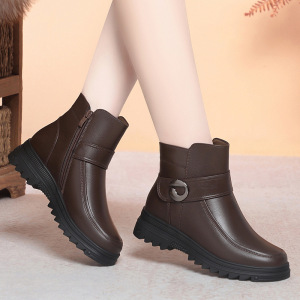 秋冬加绒女士短靴平底软底妈妈棉鞋1