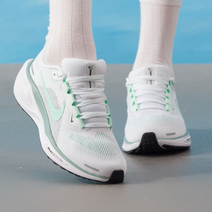 耐克(NIKE)耐克女鞋新款运动鞋轻便透气休闲鞋缓震耐磨跑步鞋HV5158-600 ZP