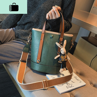 高级感包包洋气女包2020新款潮韩版百搭斜挎包复古时尚手提水桶包NEW LAKE女斜挎包