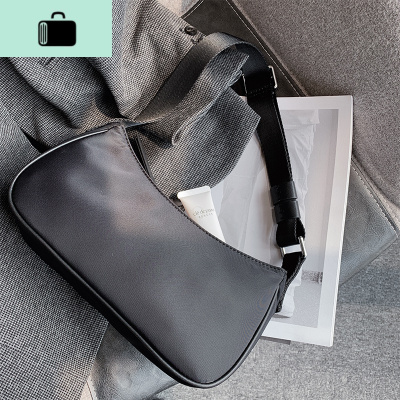 2020初春新款斜挎尼龙布黑色复古网红ins腋下小包法棍包单肩包女NEW LAKE女士单肩包