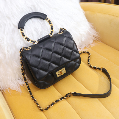 小亚天女包2020春夏新款网红小香风ins斜挎包百搭质感菱格链条手提小包