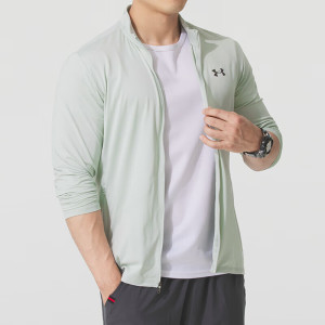 安德玛(Under Armour)男装新款运动服户外跑步健身训练外套时尚休闲立领夹克6010032-001 ZP