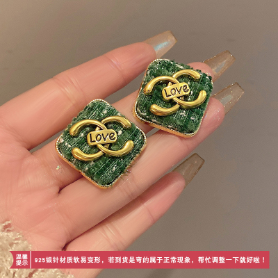 丝绒复古字母耳钉女轻奢高级感气质耳环2023新款秋冬精致耳饰送女朋友老婆情人节七夕生日礼物