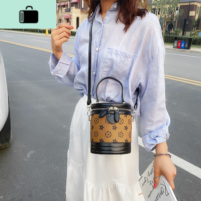 韩版新款ins港风超火包个性手提水桶包女包百搭单肩斜跨小包NEW LAKE女斜挎包
