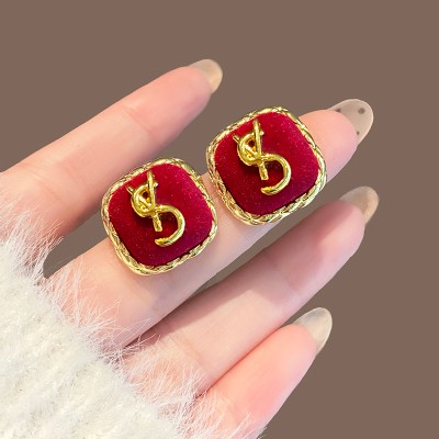 轻奢高级感港风复古耳钉女2024年新款耳环小众设计个性耳饰送女朋友老婆情人节七夕生日礼物