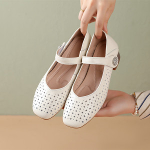 25秋真皮中跟妈妈单鞋女软底舒适不累脚复古模特走秀鞋职业四季鞋