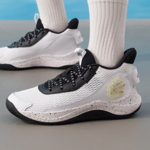 安德玛(Under Armour)男鞋新款运动鞋户外透气轻便训练鞋实战缓震篮球鞋3027626-044 ZP