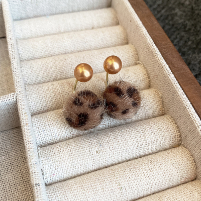 小众设计豹纹毛球两戴耳环女秋冬2024新款高级感耳钉复古耳饰送女朋友老婆情人节七夕生日礼物