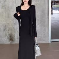 法式慵懒风设计感长袖连衣裙女春秋季新款高级感收腰字包臀长裙子