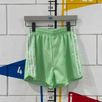 ADIDAS阿迪达斯三叶草短裤运动休闲舒适透气女裤IP0712 D