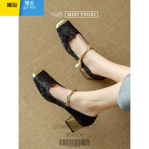 聚范新中式国风轻奢中跟鞋女2024金属方头一字带粗跟玛丽珍单鞋子