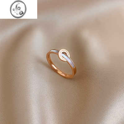 JiMi白贝母圆牌戒指女ins轻奢法式玫瑰金字母钛钢指环可水洗高级感