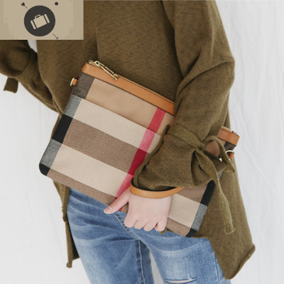 帆布手拿包女2019新款潮条纹格子手包休闲手抓信封包百搭斜跨包女艾狄伊娃手提包