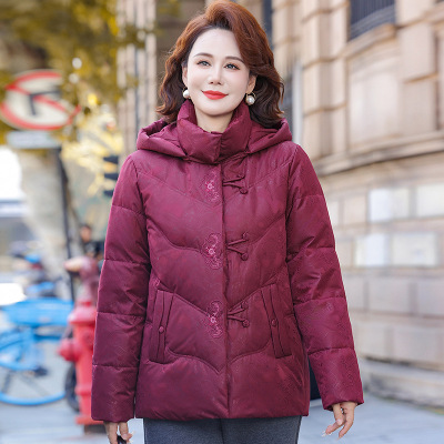 新款妈妈羽绒服女洋气中老年白鸭绒羽绒服保暖冬装外套冬季衣服女