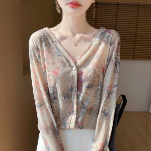 2025夏季新款显瘦V领印花长袖T恤女修身打底衫气质薄款上衣开衫