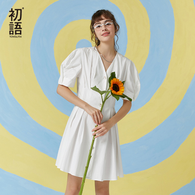 初语2020夏装新款桔梗裙V领褶皱泡泡袖清新法式复古显瘦连衣裙女