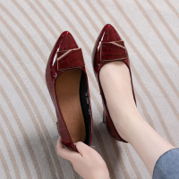 新款中跟鞋女皮鞋粗跟漆皮31小码复古真皮单鞋舒适工作妈妈鞋