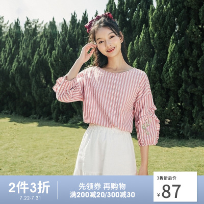 茵曼2021春装新款西柚红圆领撞色条纹荷叶边花卉绣花袖子衬衣文艺1811285-