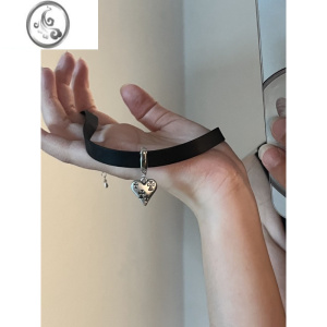 JiMi[楼哈哈]y2k暗黑choker颈带复古百搭黑色pu皮革锁骨链短款项链 爱心一条