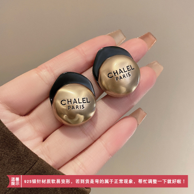 美拉德字母银针耳钉新款2023气质耳环小众设计感独特个性耳饰送女朋友老婆情人节七夕生日礼物