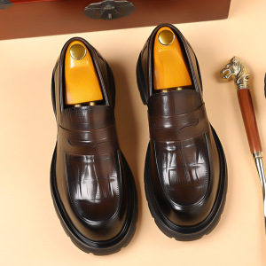 男鞋新款真皮商务休闲鞋头层牛皮软底板鞋一脚蹬透气小皮鞋婚鞋