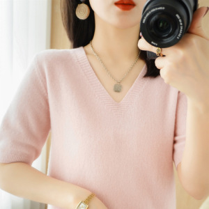 春季女士洋气针织短袖v领半截袖潮百搭韩版宽松打底五分袖纯色T恤