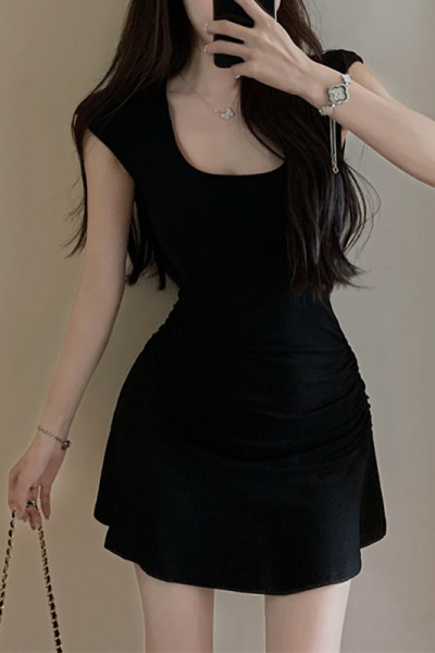 紫色U领短袖连衣裙女夏新款性感辣妹修身收腰显瘦A字短款裙子