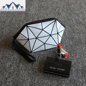 新款夜光菱格包化妆包韩国少女心简约小号便携口红包手拿包收纳包 三维工匠