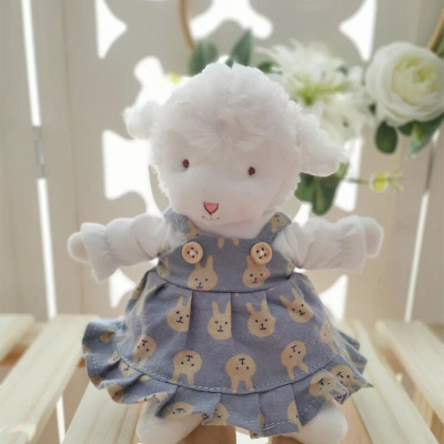 安抚小羊小羊玩偶抖音同款毛绒娃娃生日玩具网红安抚公仔兔子吊带裙17厘米礼盒包装-