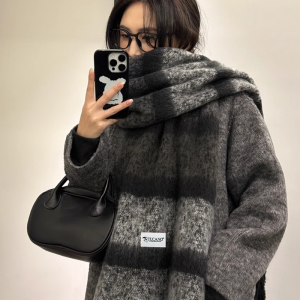 啄木鸟2025春新款黑灰色条纹围巾女保暖韩版时尚百搭防寒加厚围脖