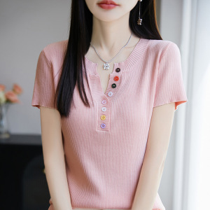 2026年夏季新款冰丝V领针织衫短袖彩扣抽条纯色套头打底衫上衣女