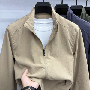 男士户外通勤外套夹克男秋季新款立领拉链纯色休闲防风衣男