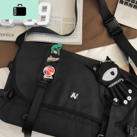 斜挎包男士潮牌机车包日系学生大容量休闲运动挎包女单肩邮差包NEW LAKE 黑色(送挂件)