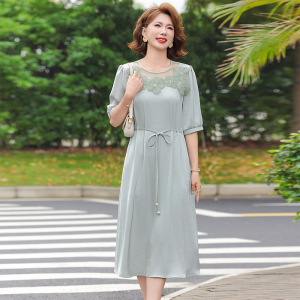 2026年中袖妈妈装圆领微透领中老年女士休闲长裙轻薄款夏装过膝女
