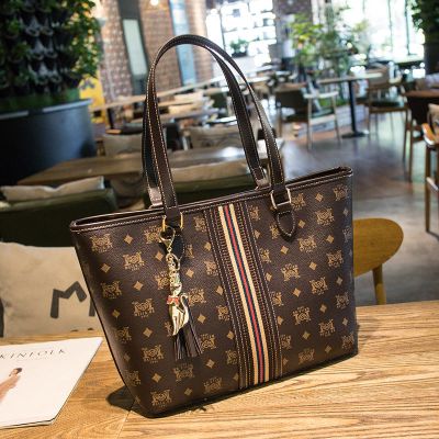 小亚天包包女2020新款时尚春夏女包百搭大气印花托特包大容量单肩手提包咖啡色