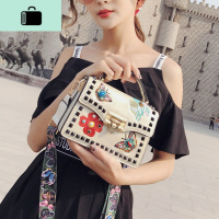 高级感包包女2020新款潮韩版百搭ins超火洋气刺绣宽带斜挎小方包NEW LAKE女斜挎包