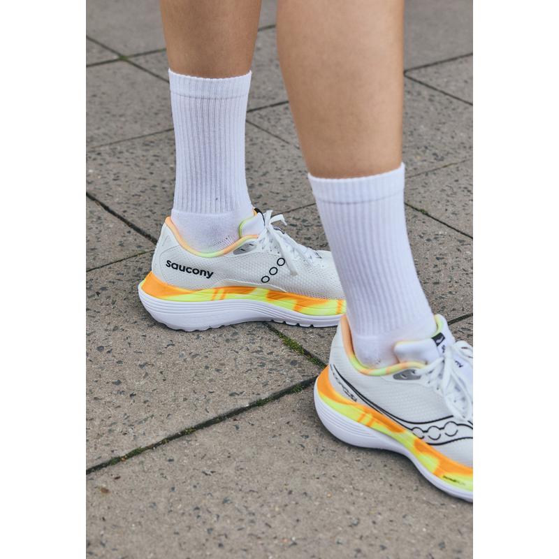 SAUCONY女力透气防滑跑步鞋耐磨减震训练鞋白色黑纹平台厚底